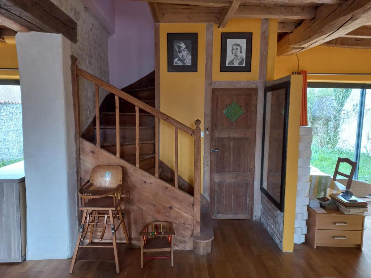 فيلا Le Moulin D'Errol Saint-Jean-dʼAngély المظهر الخارجي الصورة