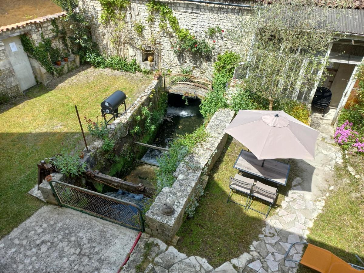 فيلا Le Moulin D'Errol Saint-Jean-dʼAngély المظهر الخارجي الصورة